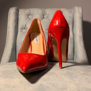 STEVE MADDEN cherry 🍒 red pumps